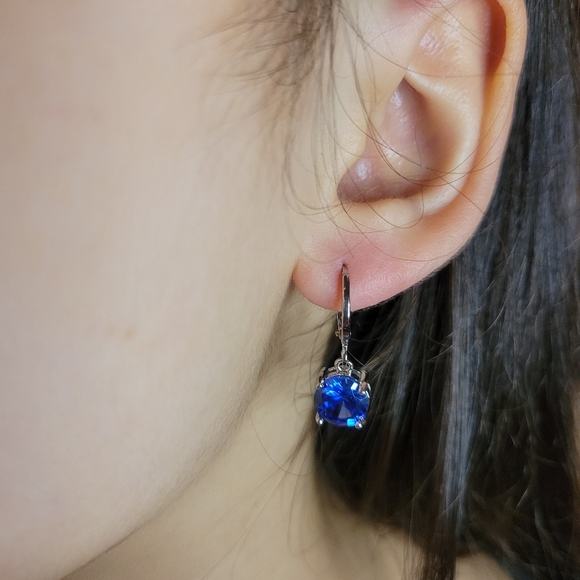 Beautiful blue sapphire color cubic zirconia 925 silver earrings. Brand new. - Picture 5 of 6
